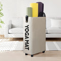 Estante De Almacenamiento Para Tapetes De Yoga, Soporte Grande Para Tapetes De Yoga De 22'', Accesorios Para Almacenamiento De Equipo De Gimnasio En Casa, Organización De Equipo De Entrenamiento Con Ruedas, Blanco